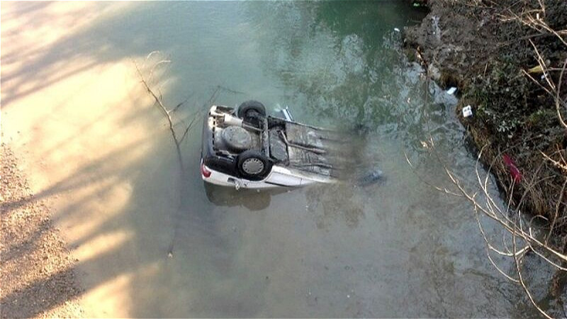 سقوط خودرو به داخل رودخانه مهاباد یک کشته برجای گذاشت