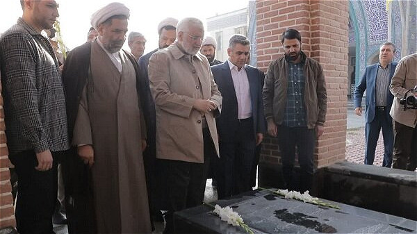 نماینده رهبر انقلاب به مقام شهدای ارومیه ادای احترام کرد