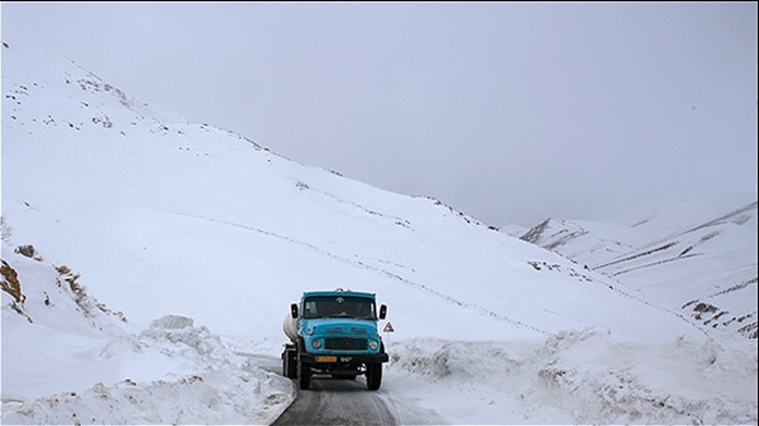 انجام عملیات برف روبی در 380 کیلومتر از محورهای آذربایجان غربی