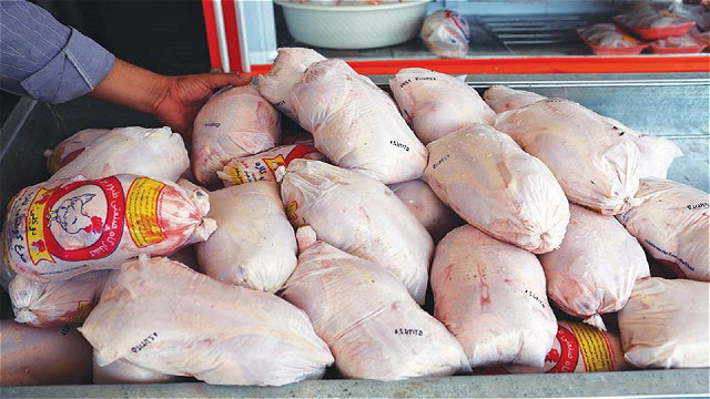 توزیع ۴۲۰۰ تن گوشت مرغ گرم در آذربایجان غربی 