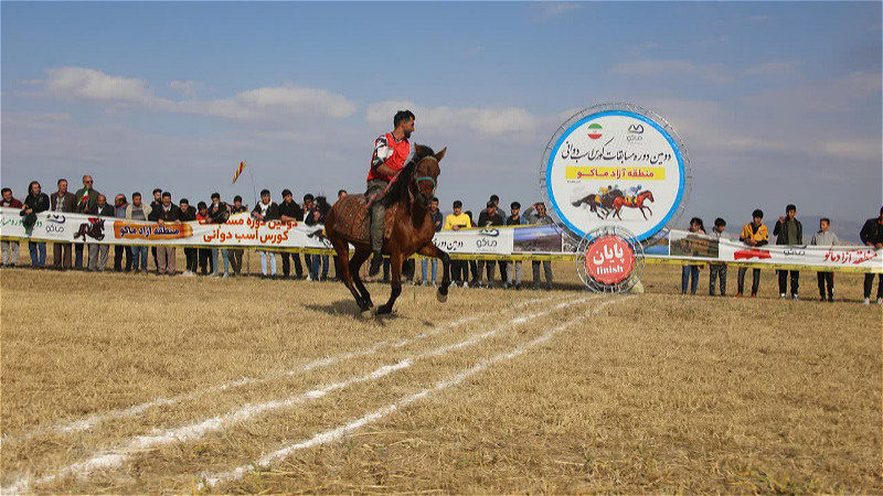  مسابقات کورس اسب دوانی در منطقه ازاد ماکو برگزار شد