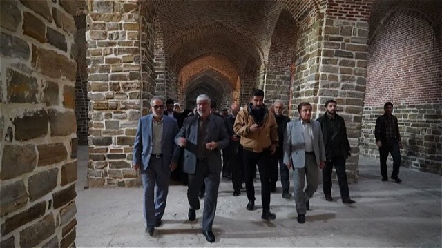 اعضای مجمع مشورتی روسای شوراهای اسلامی از مسجد جامع ارومیه بازدیدکردند