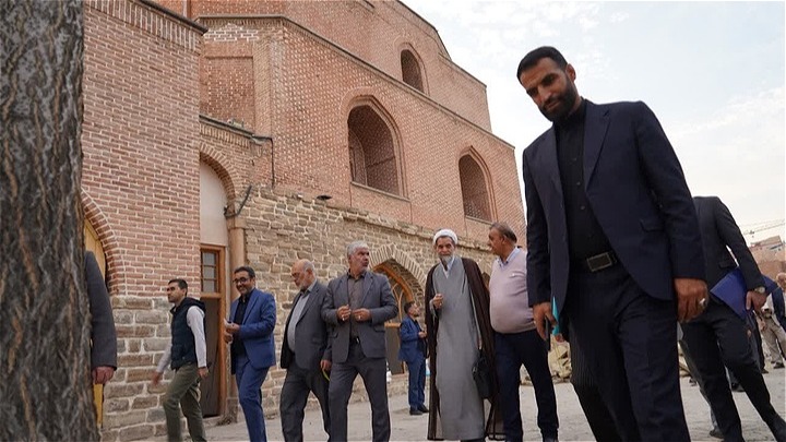 بازدید اعضای مجمع مشورتی روسای شوراهای اسلامی کلانشهرهای کشور از مسجد جامع ارومیه