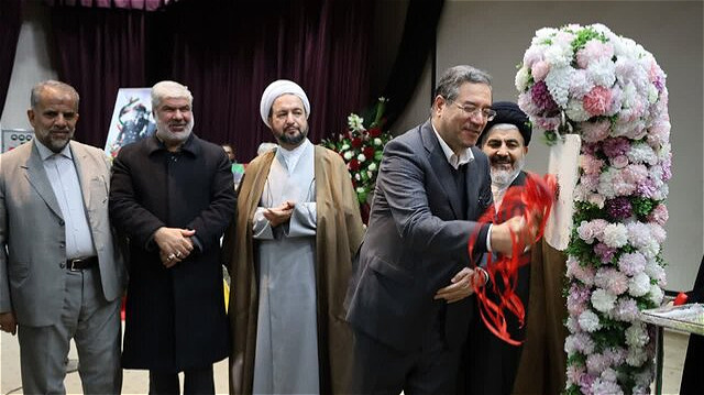 انقلاب ایران نمونه‌ای آشکار از پیروزی حق بر باطل است