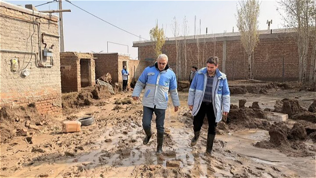 امدادرسانی به روستاهای سیل‌زده سلماس ادامه دارد 